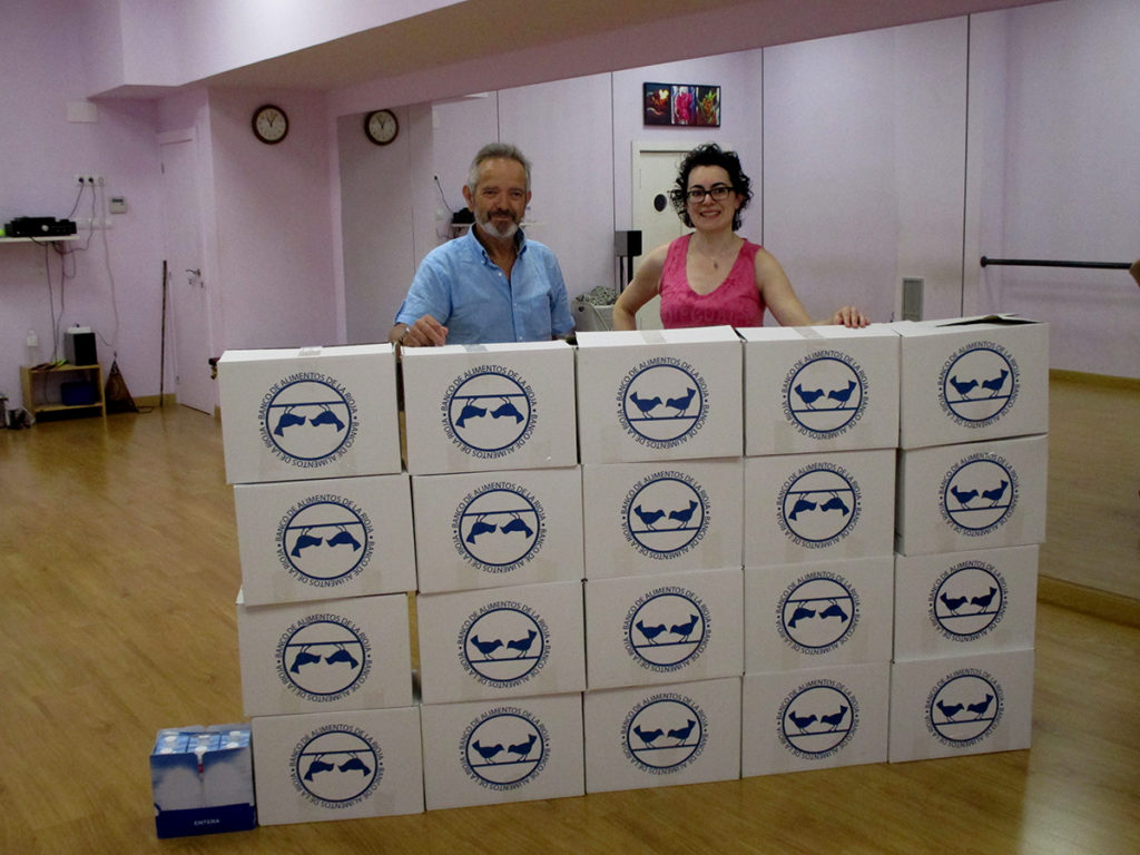 226 kilos de alimentos de la Escuela de Baile Algazara