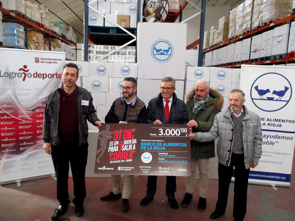 Logroño Deporte entrega al Banco de Alimentos 892 kilos de comida y 3.000 euros por iniciativas solidarias