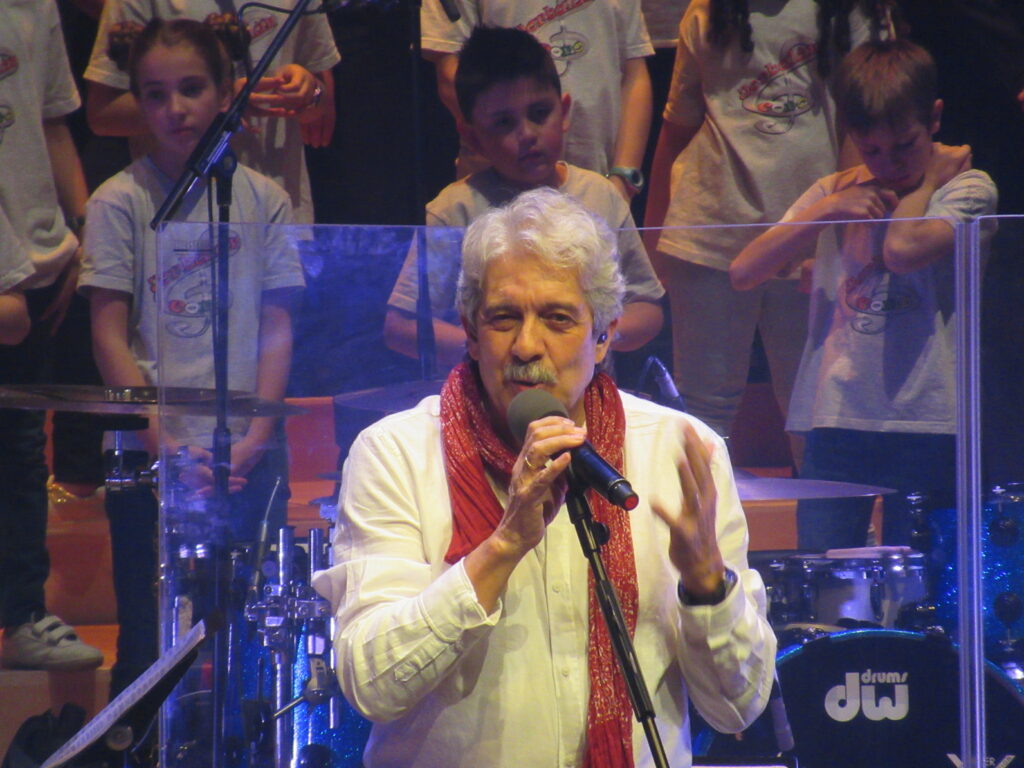 Chema Purón ofreció un concierto irrepetible en favor del Banco de Alimentos