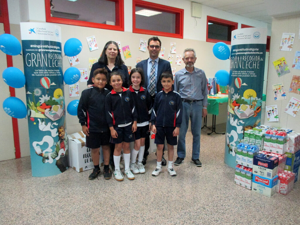 Los alumnos del colegio Nuestra Señora del Buen Consejo (Agustinas Misioneras) de Logroño recogen 410 litros de leche dentro de la campaña ‘ningún niño sin bigote’