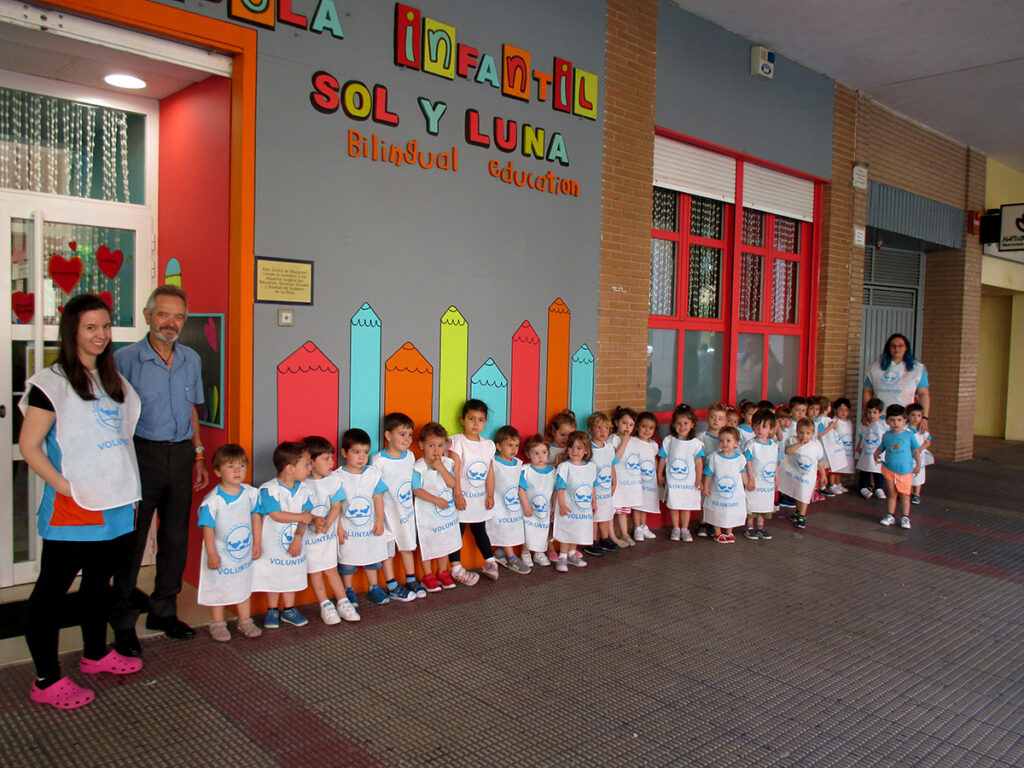 Doble actividad solidaria de los niños de la Escuela Infantil bilingüe Sol y Luna