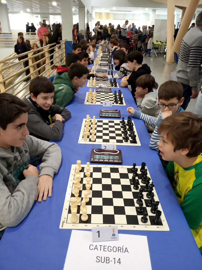 El Torneo Benéfico de Ajedrez lleva al almacén del Banco de Alimentos 215 kilos de alimentos