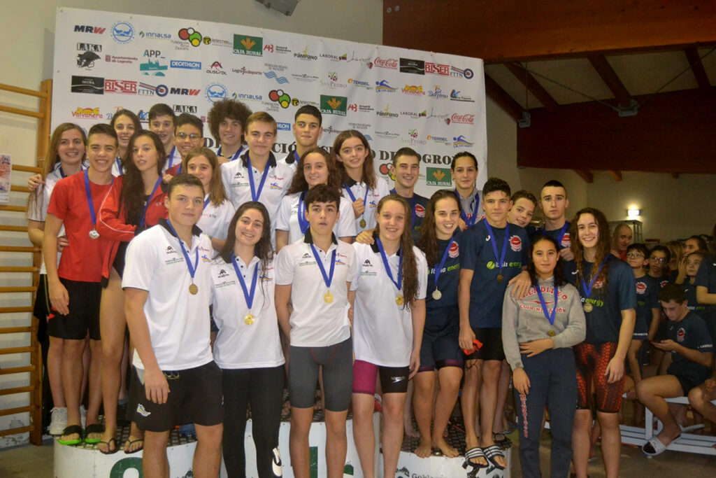 396 kilos de alimentos del XXI Trofeo solidario Ciudad de Logroño de Natación