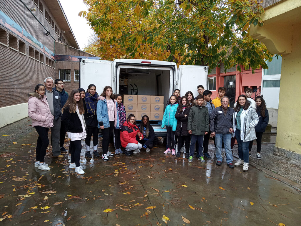 Muchos alumnos de diferentes colegios de La Rioja se convierten en voluntarios del Banco de Alimentos