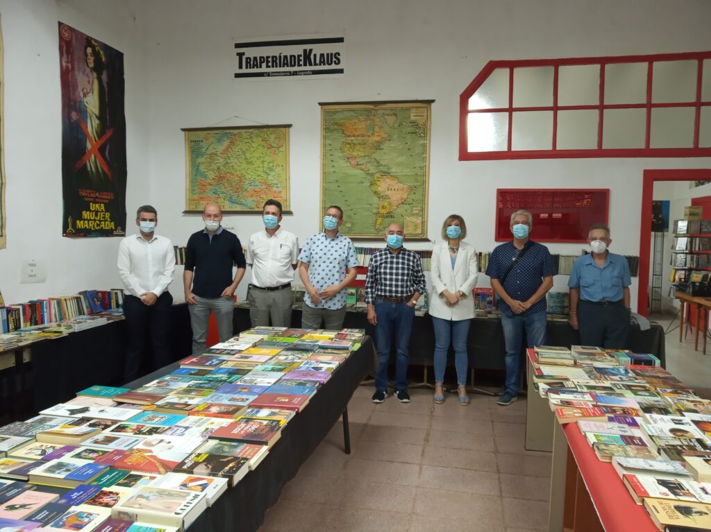 €libros pone a la venta 3.000 libros, discos y CDs, todos al precio de 1 euro
