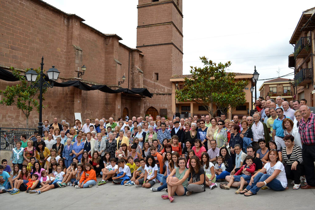 La Asociación Cultural de Arenzana de Abajo entrega al Banco de Alimentos de La Rioja 373 kilos de alimentos
