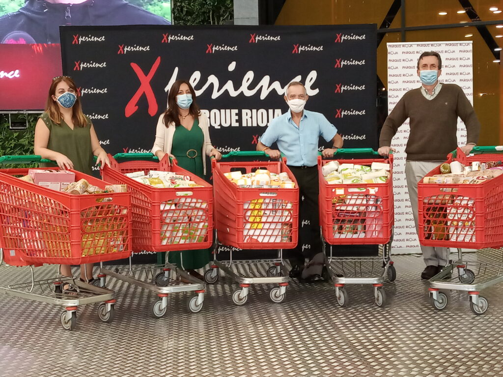 Parque Rioja y Xperience entregan 700 kilos de alimentos a familias afectadas por la COVID-19