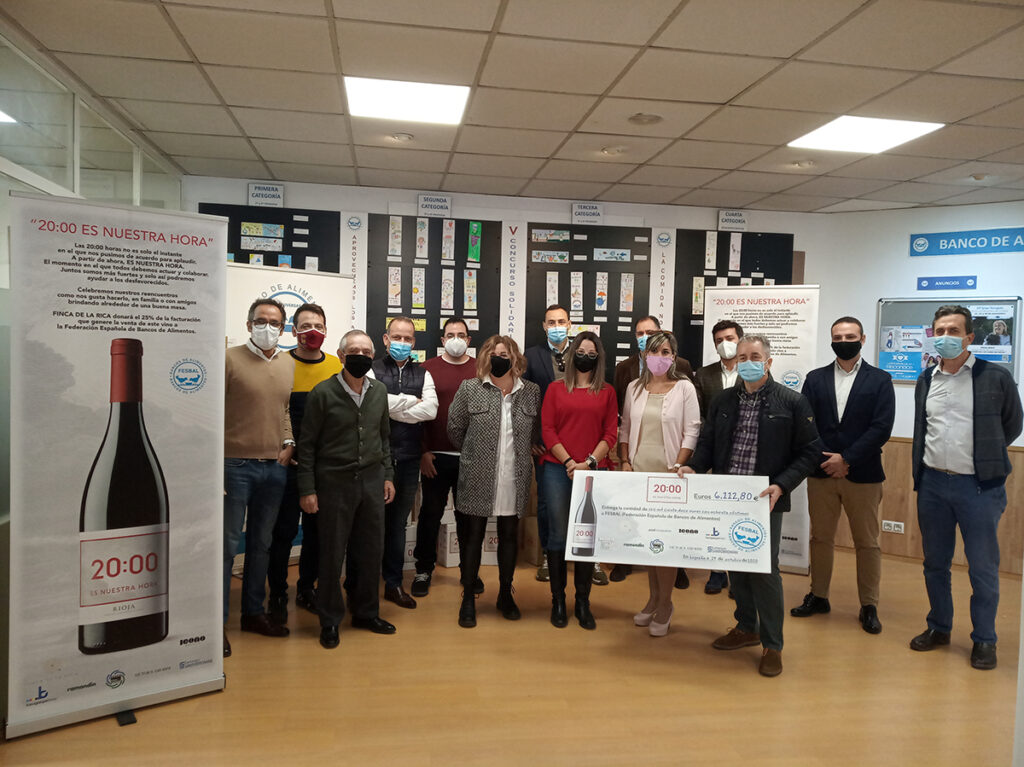Primera donación del vino de Bodegas Finca de la Rica ‘20:00 ES NUESTRA HORA’ a FESBAL de 6.112,80 euros