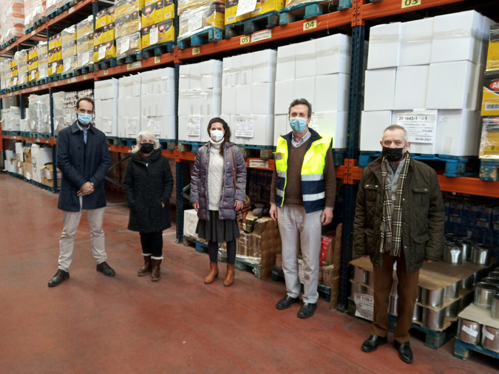 La Asociación de Profesionales de Gestión de Proyectos (APGP) hace entrega al Banco de Alimentos de 850 euros