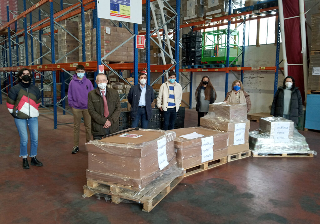 El Rotary Club de Logroño consigue alimentos y productos de higiene de los alumnos de los IES Inventor Cosme García y Práxedes Mateo Sagasta