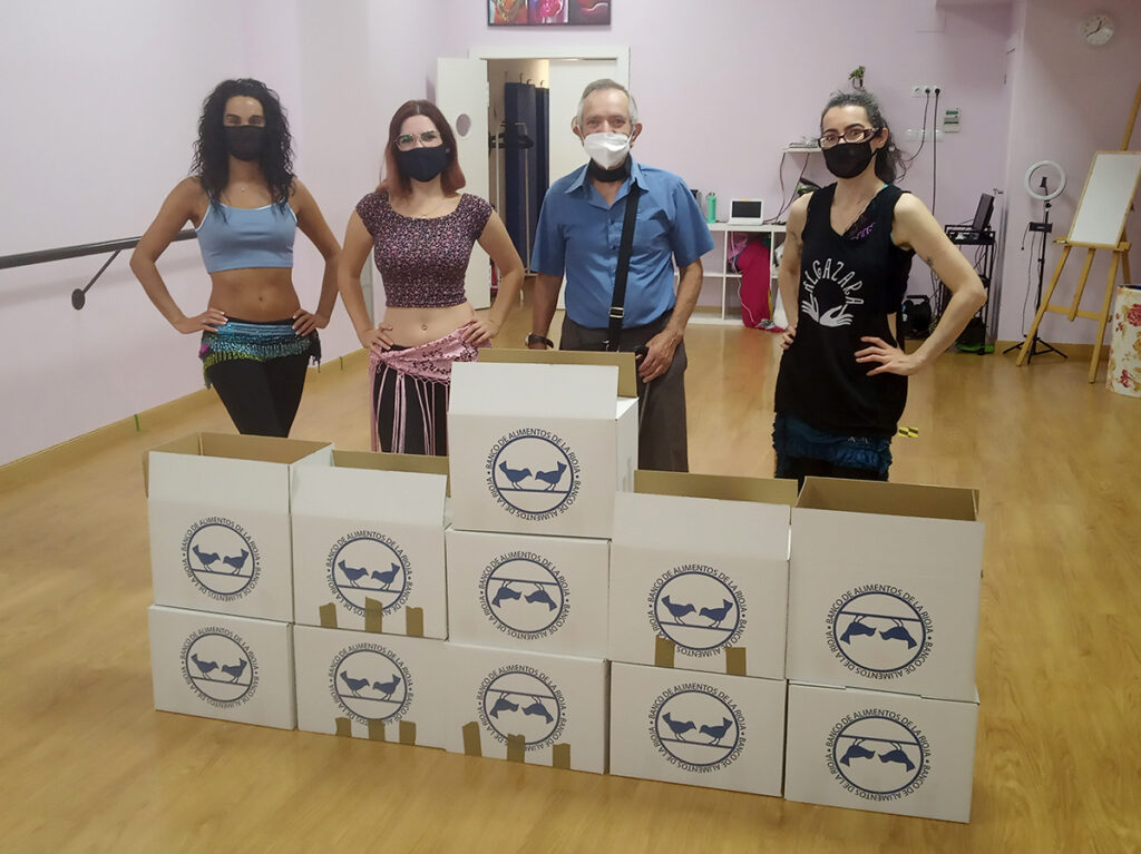 Algazara Estudio de Danza entrega 77 kilos de alimentos al Banco de Alimentos de La Rioja, antes de su cierre durante dos semanas