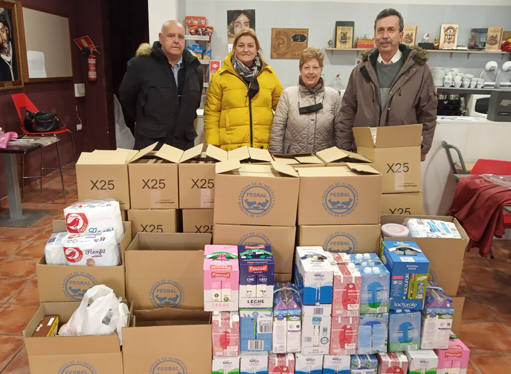 La Cofradía de la Flagelación de Logroño entrega al Banco de Alimentos 523 kilos fruto de su “ensayo solidario, échanos kilos”