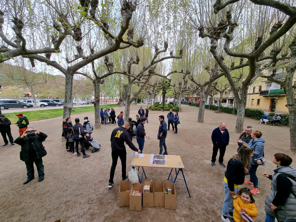 La Peña Juventud de Nájera entrega al Banco de Alimentos de La Rioja 118 kilos de su paseo solidario