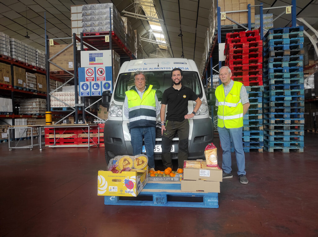 El Club Maratón Rioja entrega al Banco de Alimentos 400 euros de la Carrera Entre Viñedos y Millennial Rural Projects, alimentos