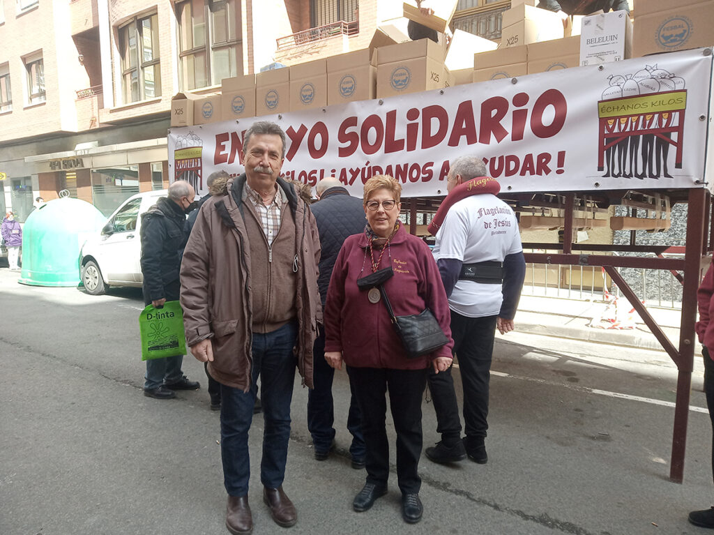 La Cofradía de la Flagelación de Logroño realiza por tercer año su “ensayo solidario, échanos kilos”