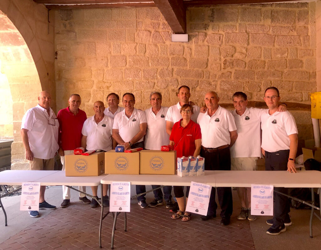 La Cofradía Piadosa de la Santa Vera Cruz de San Asensio recoge 593 kilos de alimentos y pañales