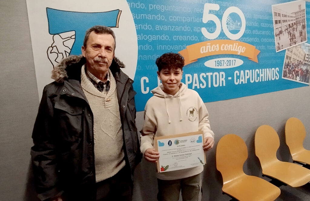 Mateo Gómez Pedregal ganador del VIII Concurso de Dibujo Solidario “La comida no se tira. Aprovechemos los alimentos” por La Rioja, recibe un diploma de IX Concurso de Dibujo Solidario de FESBAL