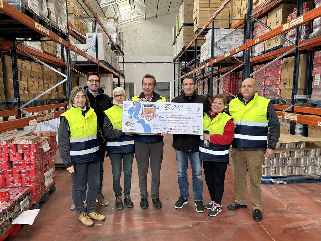 La Federación Riojana de Baloncesto y su Fundación aportan 3.012 euros al Banco de Alimentos de La Rioja