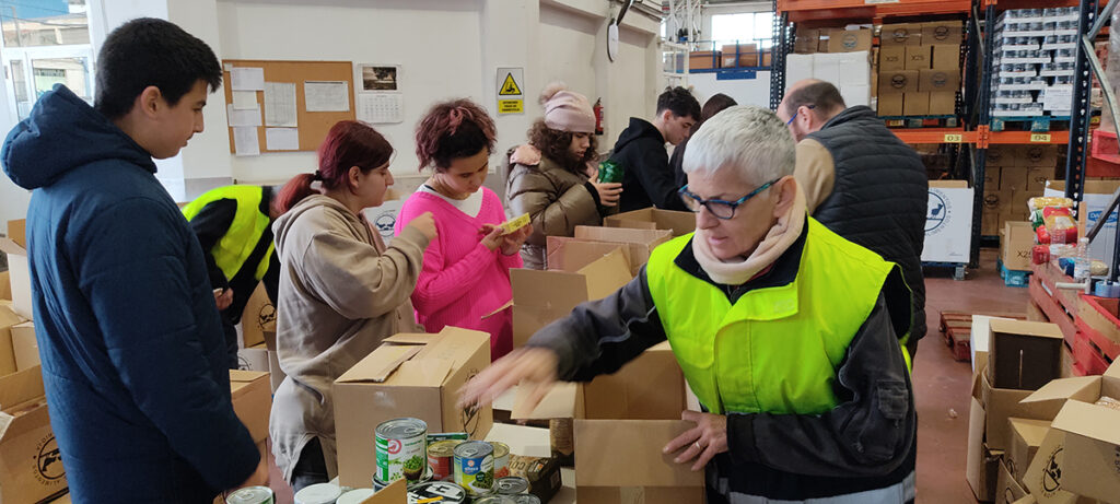 La prueba ciclista Rioja Bike Race aporta 239 kilos de alimentos al Banco de Alimentos de La Rioja