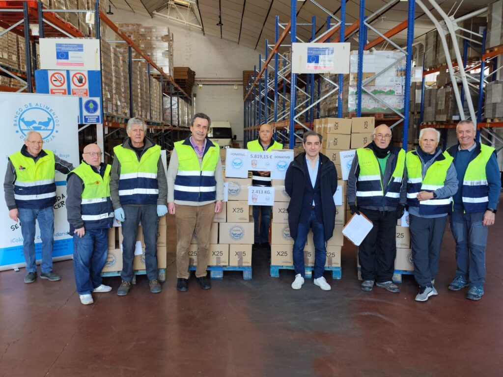 La UD Logroñés entrega 2.413 kilos de comida y 5.819,15 euros al Banco de Alimentos de La Rioja.